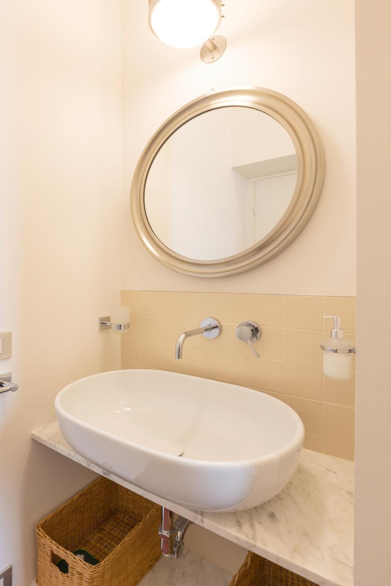 Newly Renovated Two-room Apartment Mailand